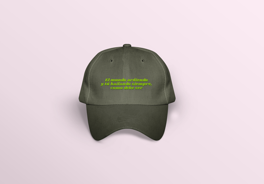 Gorra "El mundo ardiendo" verde oscuro