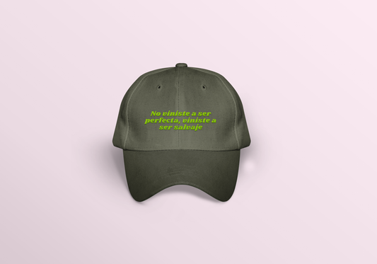 Gorra "Viniste a ser salvaje" verde oscuro