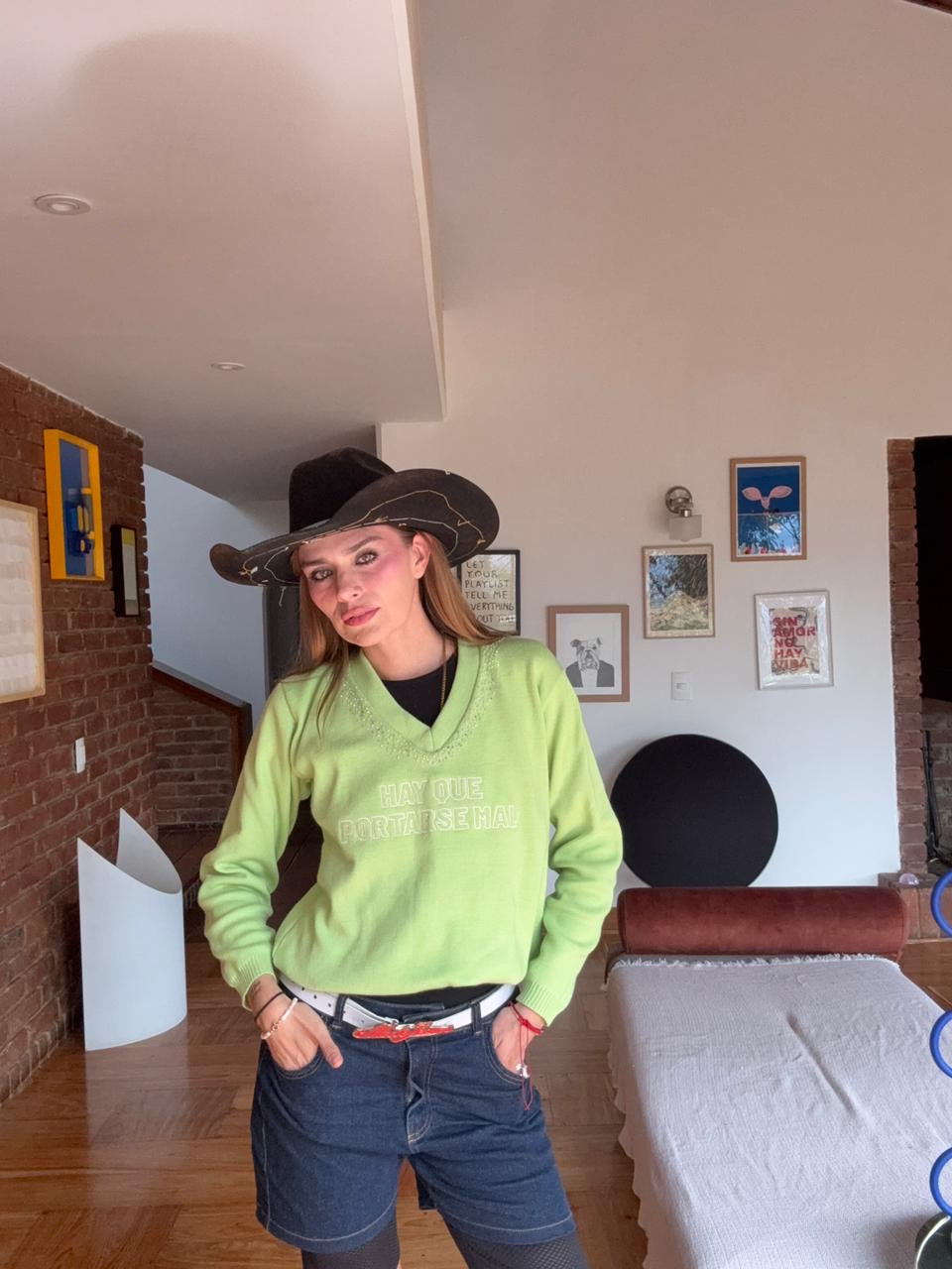 Hay que portarse mal-Pistacho bordado a mano