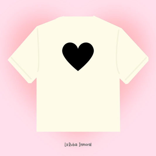 Camiseta con corazón atrás y estampado