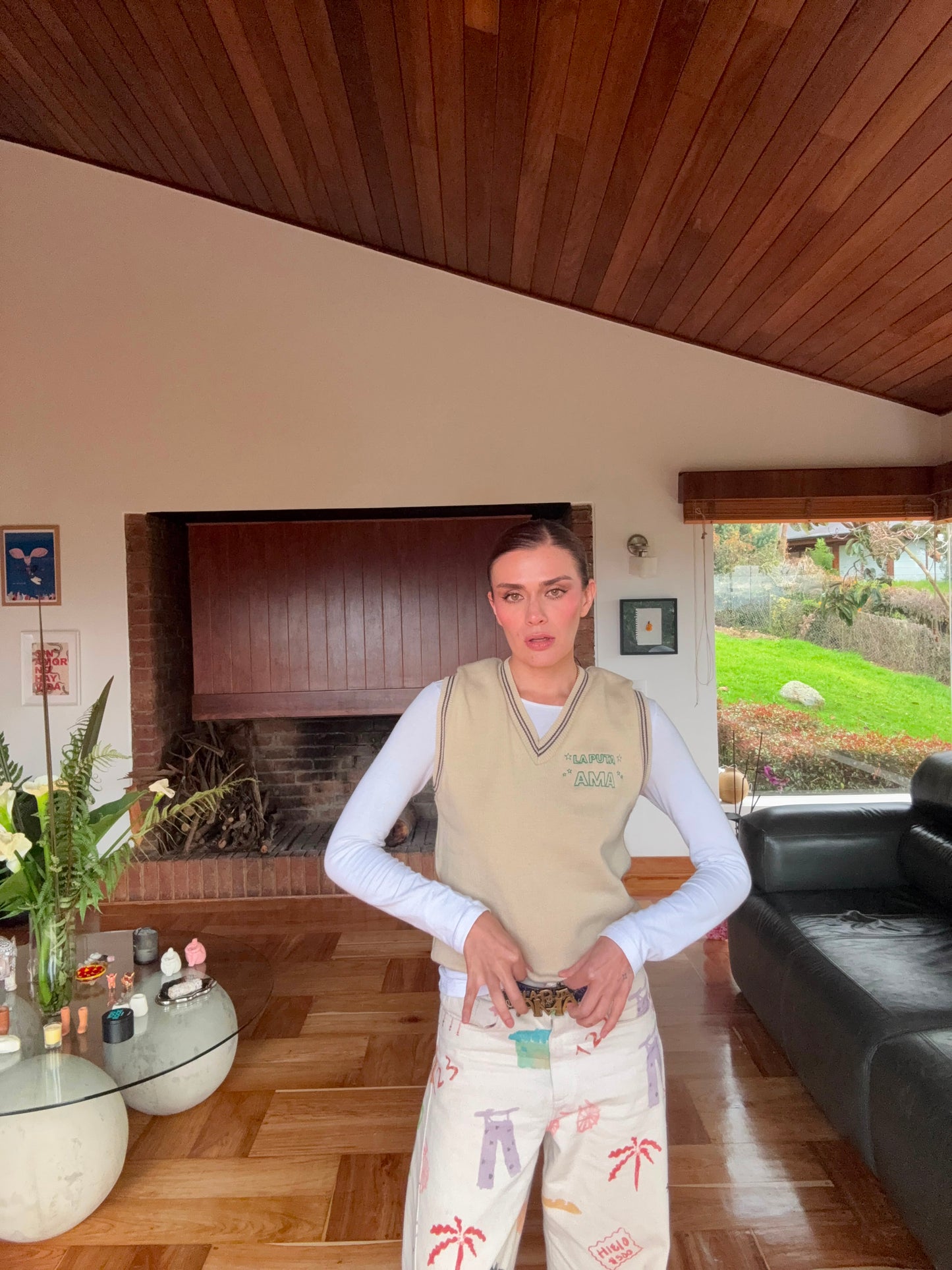 Chaleco La puta ama-Café crema