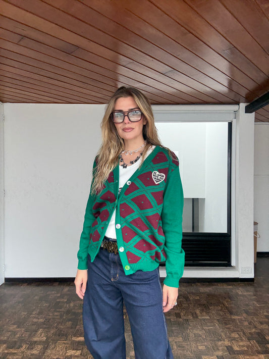 Buzo cerezas y pasto