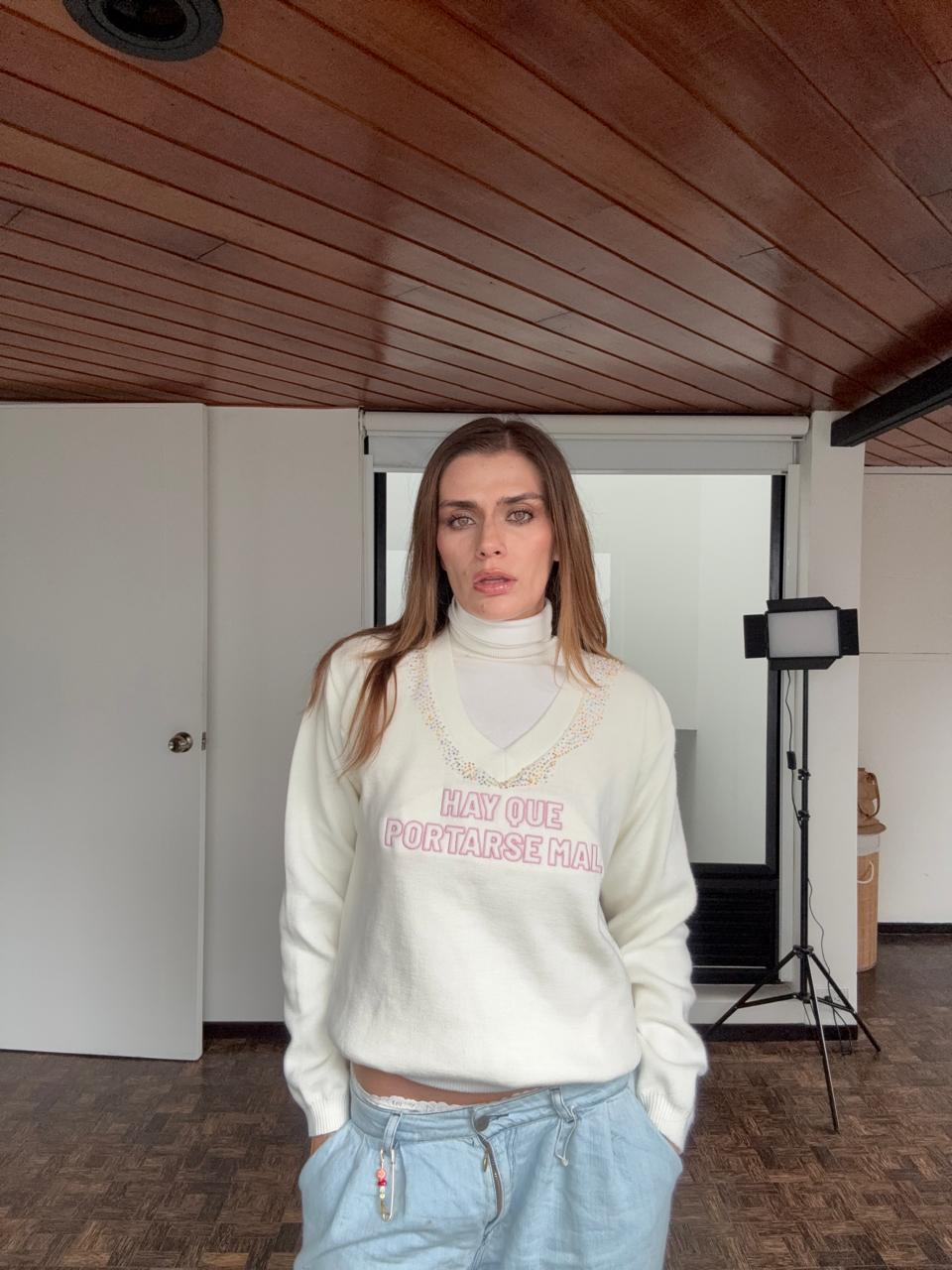 Hay que portarse mal- Beige Brillantes en el cuello BORDADO A MANO