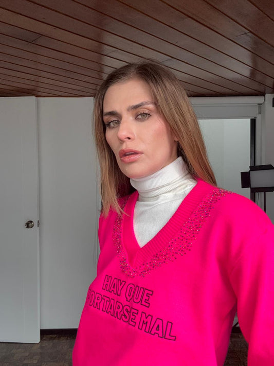 Hay que portarse mal- Fucsia Brillantes en el cuello BORDADO A MANO